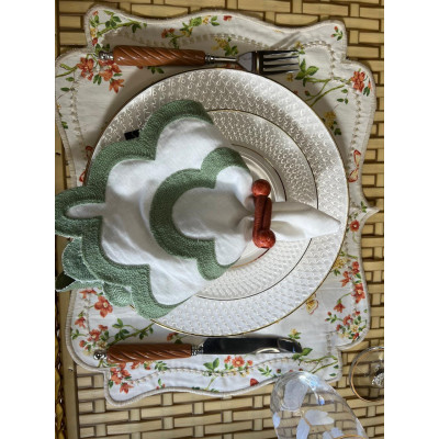 S/N - JOGO AMERICANO ESTAMPADO COM FLORES E BORBOLETAS S/N - JOGO AMERICANO ESTAMPADO COM FLORES E BORBOLETAS