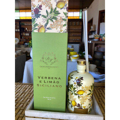 ÓLEO DIFUSOR DE AROMAS VERBENA E LIMÃO SICILIANO 500ML ÓLEO DIFUSOR DE AROMAS VERBENA E LIMÃO SICILIANO 500ML