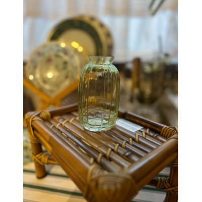 KIT COM 3 VASOS EM VIDRO DECORATIVOS - VERDE KIT COM 3 VASOS EM VIDRO DECORATIVOS - VERDE