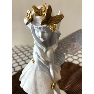 ESCULTURA DECOR POLIRESINA FADA (BRANCO DOURADO) 24,5X12X9cm (FLORARTE) Vol. 3 a 4