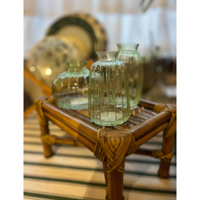 KIT COM 3 VASOS EM VIDRO DECORATIVOS - VERDE KIT COM 3 VASOS EM VIDRO DECORATIVOS - VERDE
