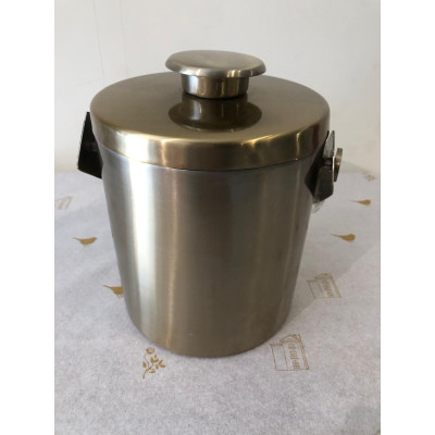 BALDE GELO ACO INOX 1500ml 17X15X15cm COM TAMPA E ALCA LAR (DOURADO) (FLORARTE) Vol. 2 BALDE GELO ACO INOX 1500ml 17X15X15cm COM TAMPA E ALCA LAR (DOURADO) (FLORARTE) Vol. 2
