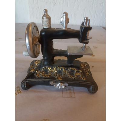 LR-24 MAQUINA DE COSTURA RETRO