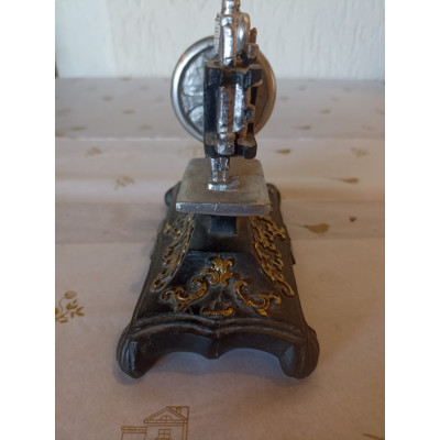 LR-24 MAQUINA DE COSTURA RETRO