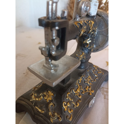 LR-24 MAQUINA DE COSTURA RETRO