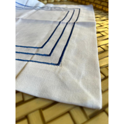 4526 GUARDANAPO 45 X 45 CM BRANCO C/ AZUL 4526 GUARDANAPO 45 X 45 CM BRANCO C/ AZUL